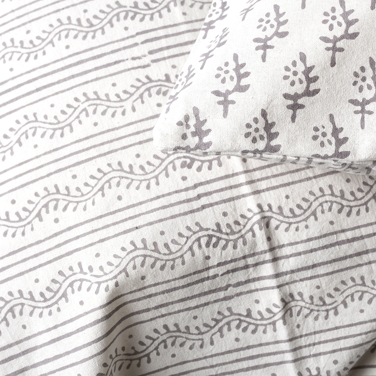 Tilonia® Queen Duvet Set - Centipede Stripe &amp; Sprig in Grey