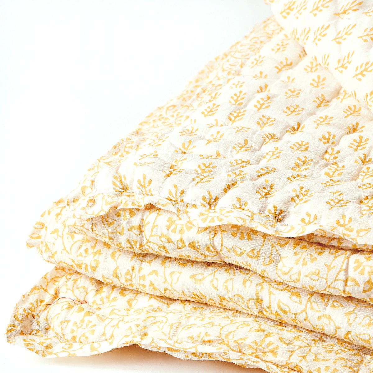 Tilonia® Queen Quilt - Hanuman Floral Vine &amp; Sprig in Sand