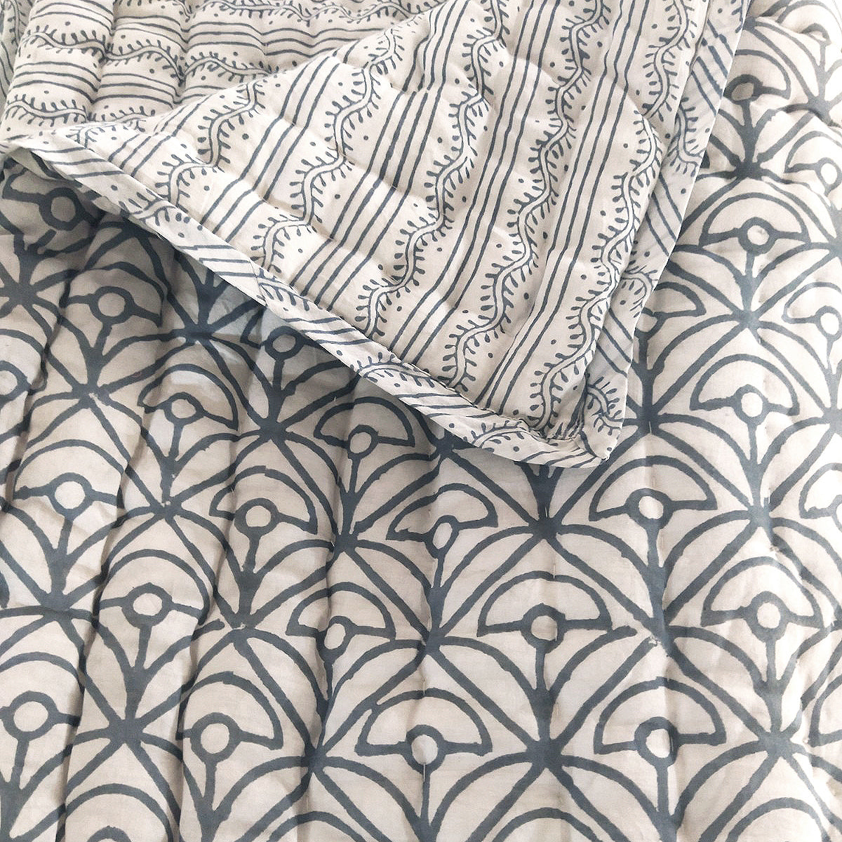 Tilonia® King Quilt - Mod Mum &amp; Centipede Stripe in Grey