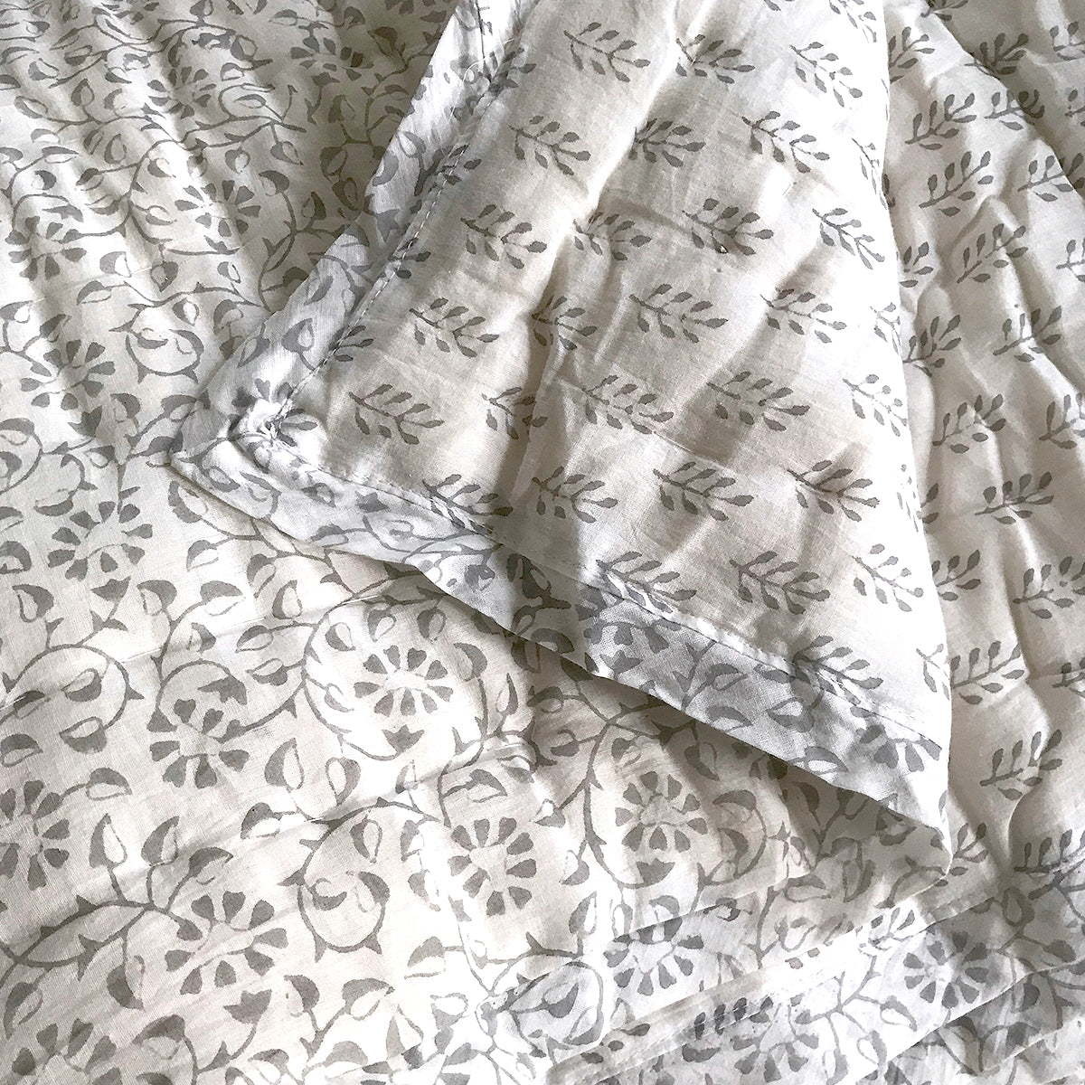 Tilonia® Queen Quilt - Hanuman Floral Vine &amp; Sprig in Dove Grey